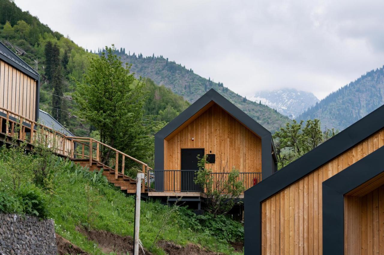 Qazaq Auyl Eco Hotel Ałma Ata Zewnętrze zdjęcie