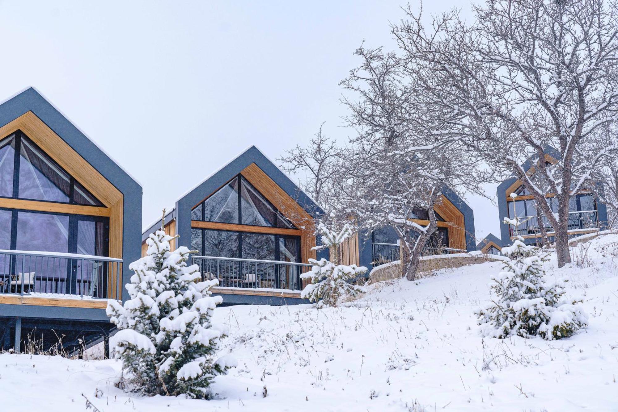 Qazaq Auyl Eco Hotel Ałma Ata Zewnętrze zdjęcie