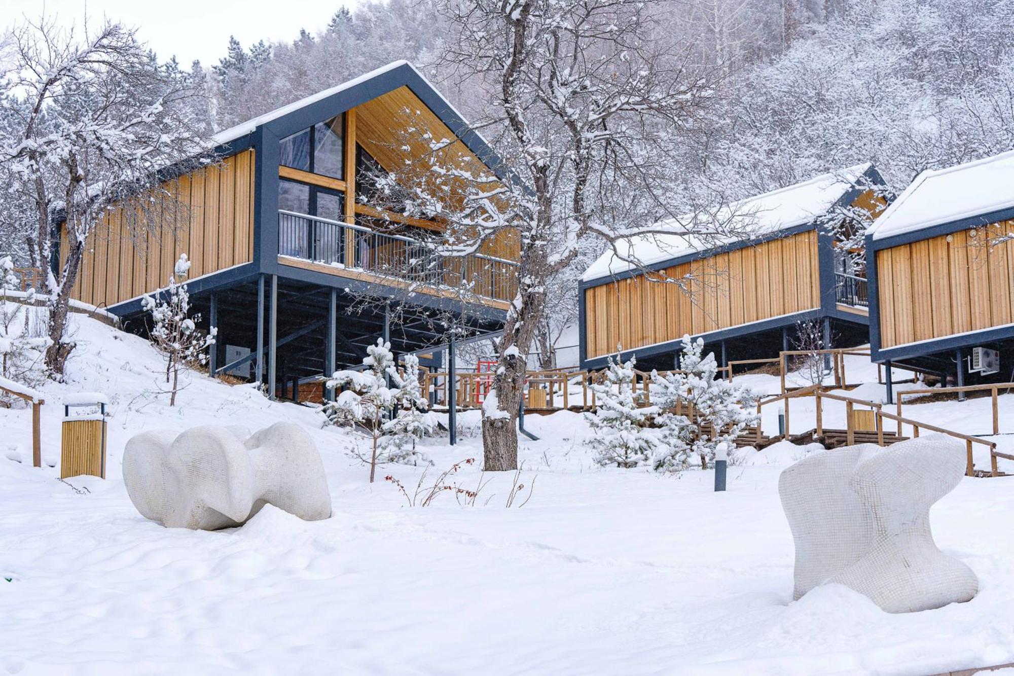Qazaq Auyl Eco Hotel Ałma Ata Zewnętrze zdjęcie